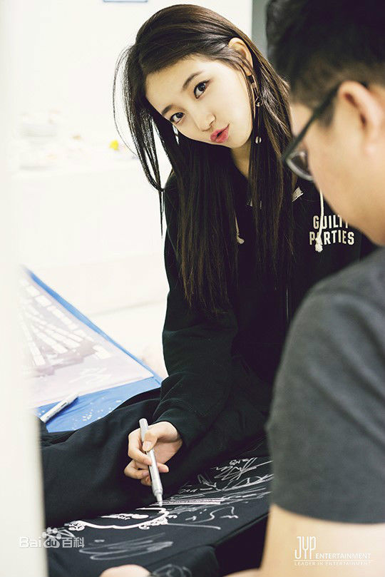 裴秀智((韩)、Suzy Bae(英)、Bae Sue Ji(罗马)、スジ(日))2014素颜照相册