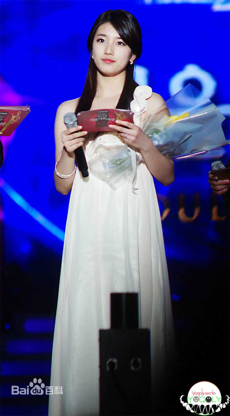 裴秀智((韩)、Suzy Bae(英)、Bae Sue Ji(罗马)、スジ(日))主持前后照片