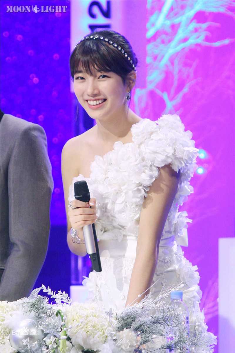 裴秀智((韩)、Suzy Bae(英)、Bae Sue Ji(罗马)、スジ(日))主持前后照片