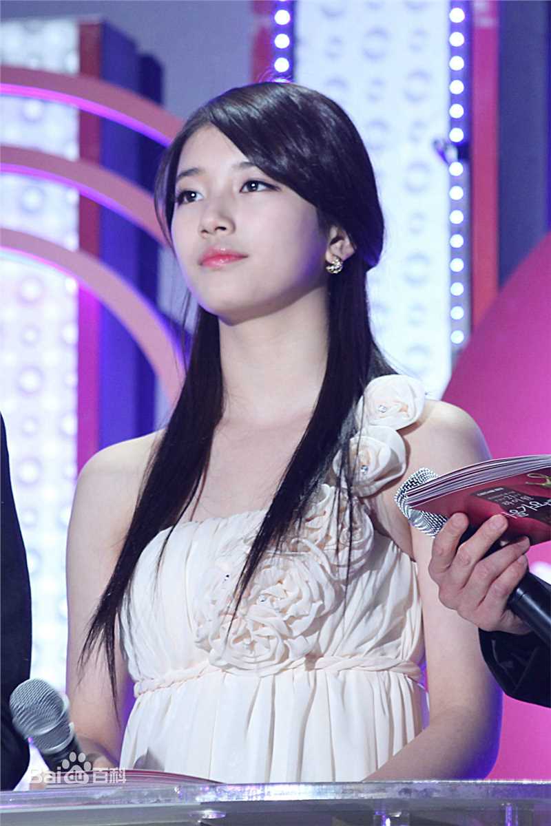 裴秀智((韩)、Suzy Bae(英)、Bae Sue Ji(罗马)、スジ(日))主持前后照片