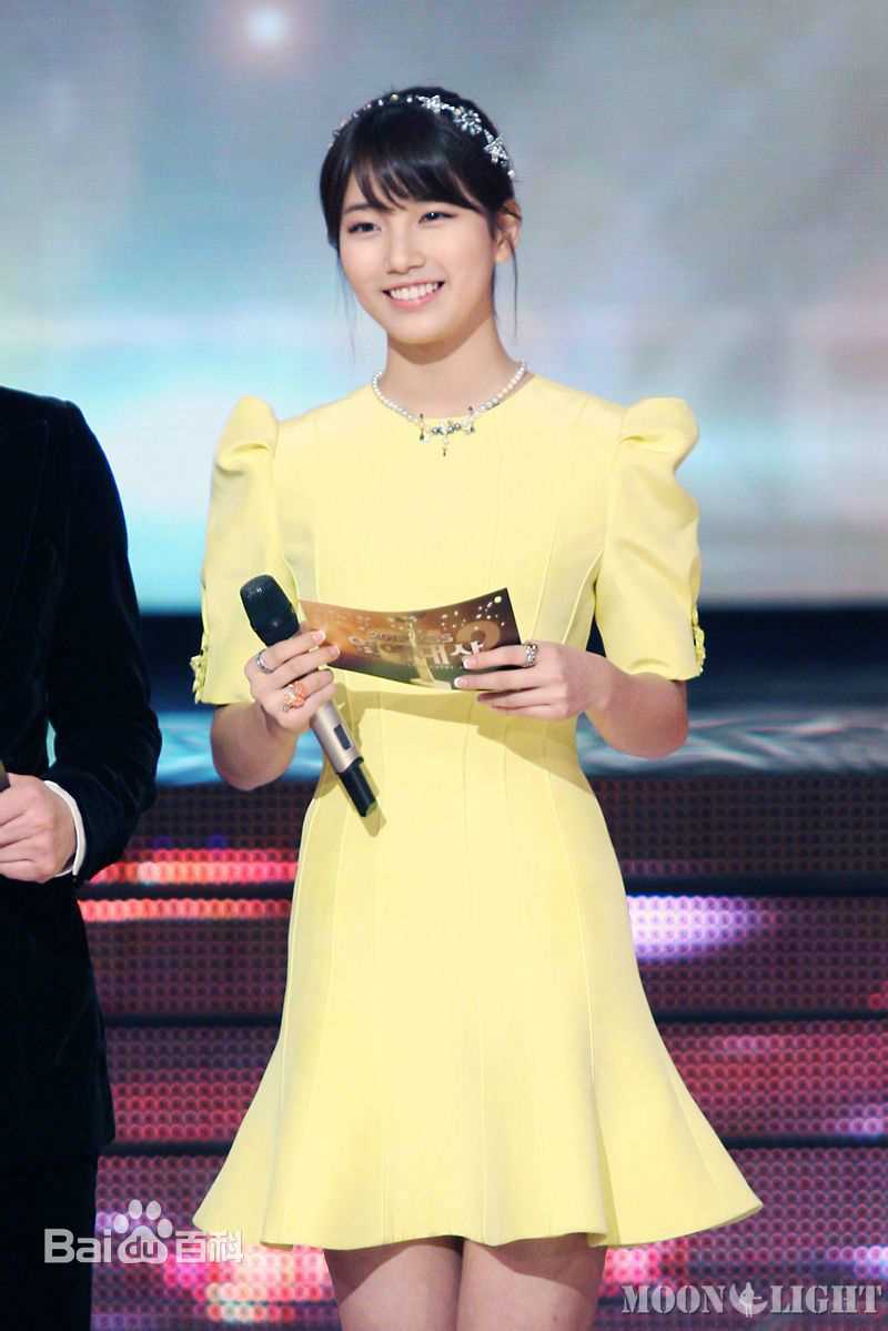 裴秀智((韩)、Suzy Bae(英)、Bae Sue Ji(罗马)、スジ(日))主持前后照片