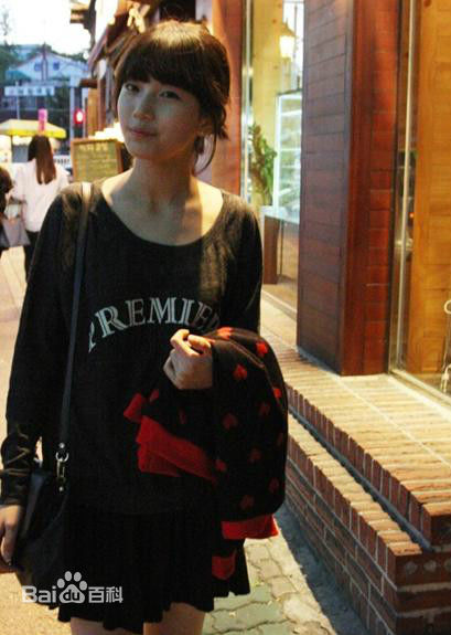 裴秀智((韩)、Suzy Bae(英)、Bae Sue Ji(罗马)、スジ(日))学生时期性感图片图集