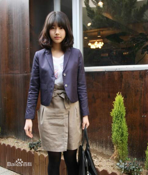 裴秀智((韩)、Suzy Bae(英)、Bae Sue Ji(罗马)、スジ(日))学生时期性感图片图集