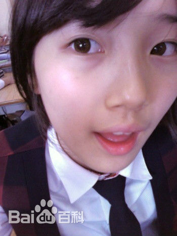 裴秀智((韩)、Suzy Bae(英)、Bae Sue Ji(罗马)、スジ(日))学生时期性感图片图集