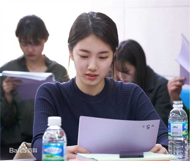 裴秀智((韩)、Suzy Bae(英)、Bae Sue Ji(罗马)、スジ(日))在南洪珠《当你沉睡时》中的