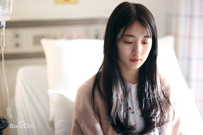 裴秀智((韩)、Suzy Bae(英)、Bae Sue Ji(罗马)、スジ(日))在南洪珠《当你沉睡时》中的