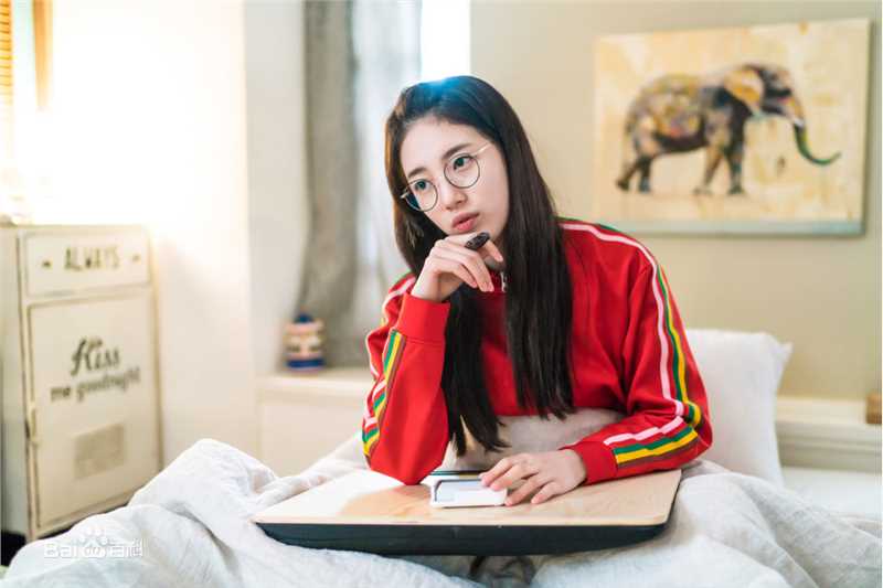 裴秀智((韩)、Suzy Bae(英)、Bae Sue Ji(罗马)、スジ(日))在南洪珠《当你沉睡时》中的