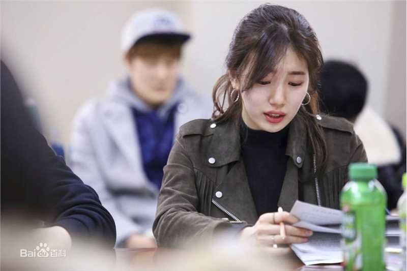 裴秀智((韩)、Suzy Bae(英)、Bae Sue Ji(罗马)、スジ(日))在南洪珠《当你沉睡时》中的