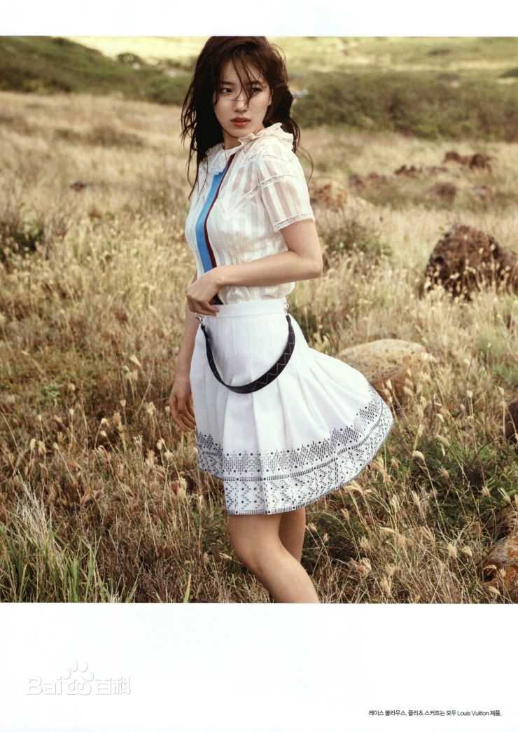 裴秀智((韩)、Suzy Bae(英)、Bae Sue Ji(罗马)、スジ(日))Harper's Bazaar图册