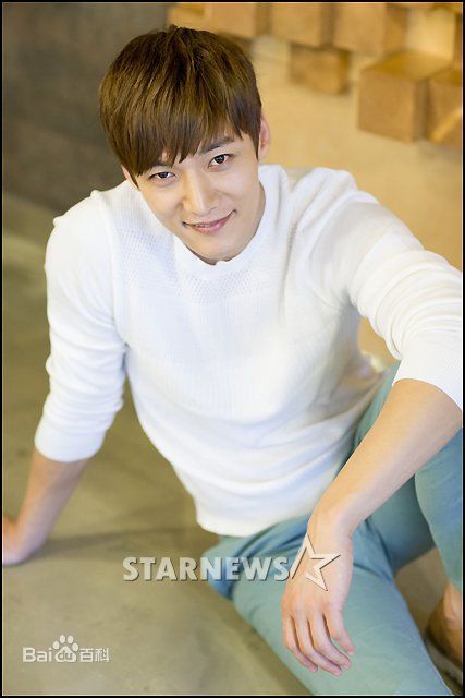 崔振赫（或翻译为崔真赫、崔镇赫）( / Choi Jin Hyuk / Kim Tae Ho)崔振赫专访图册素颜照相册