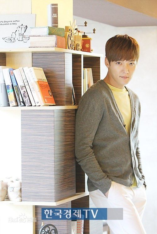 崔振赫（或翻译为崔真赫、崔镇赫）( / Choi Jin Hyuk / Kim Tae Ho)崔振赫专访图册素颜照相册