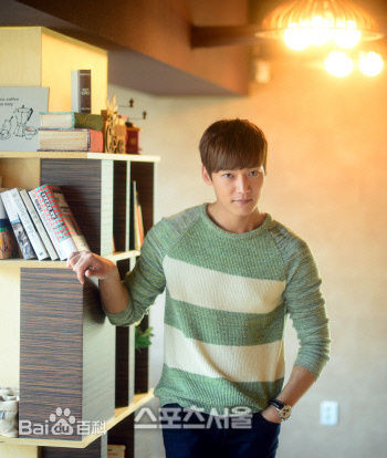 崔振赫（或翻译为崔真赫、崔镇赫）( / Choi Jin Hyuk / Kim Tae Ho)崔振赫专访图册素颜照相册