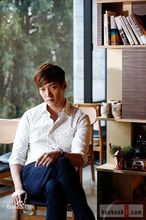 崔振赫（或翻译为崔真赫、崔镇赫）( / Choi Jin Hyuk / Kim Tae Ho)崔振赫专访图册素颜照相册