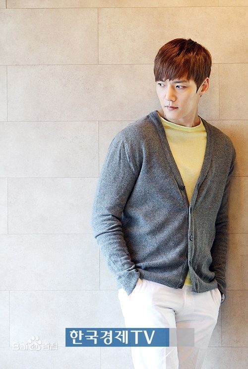 崔振赫（或翻译为崔真赫、崔镇赫）( / Choi Jin Hyuk / Kim Tae Ho)崔振赫专访图册素颜照相册