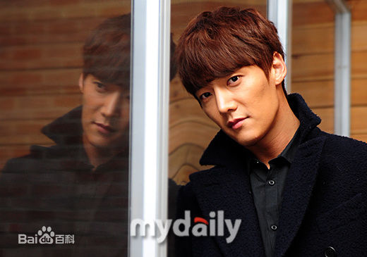 崔振赫（或翻译为崔真赫、崔镇赫）( / Choi Jin Hyuk / Kim Tae Ho)崔振赫专访图册素颜照相册