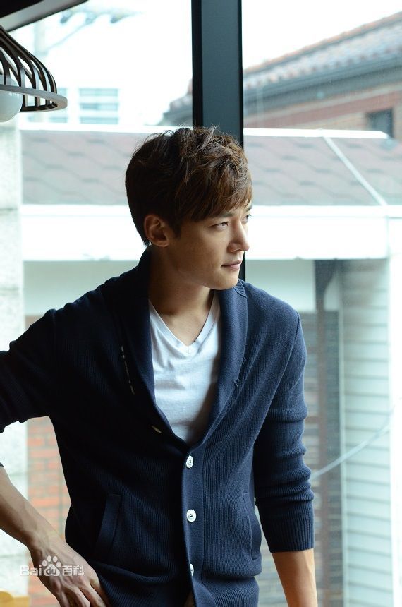 崔振赫（或翻译为崔真赫、崔镇赫）( / Choi Jin Hyuk / Kim Tae Ho)崔振赫专访图册素颜照相册