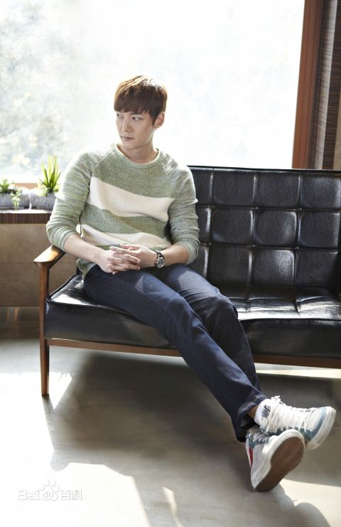 崔振赫（或翻译为崔真赫、崔镇赫）( / Choi Jin Hyuk / Kim Tae Ho)崔振赫专访图册素颜照相册