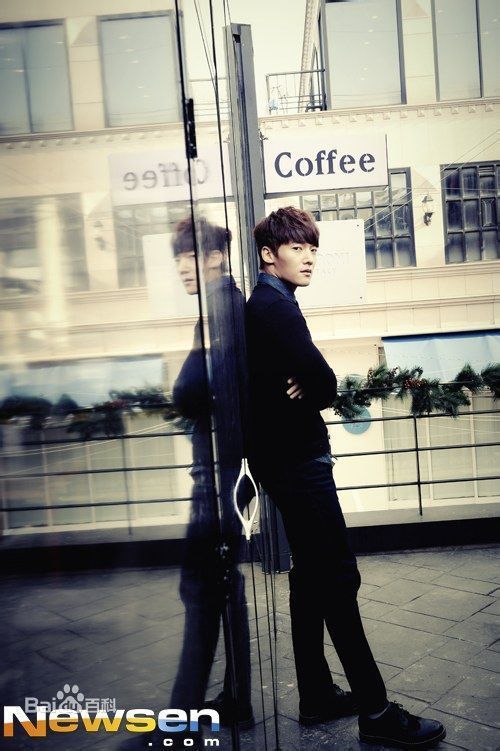 崔振赫（或翻译为崔真赫、崔镇赫）( / Choi Jin Hyuk / Kim Tae Ho)崔振赫专访图册素颜照相册