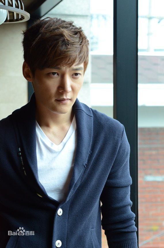 崔振赫（或翻译为崔真赫、崔镇赫）( / Choi Jin Hyuk / Kim Tae Ho)崔振赫专访图册素颜照相册