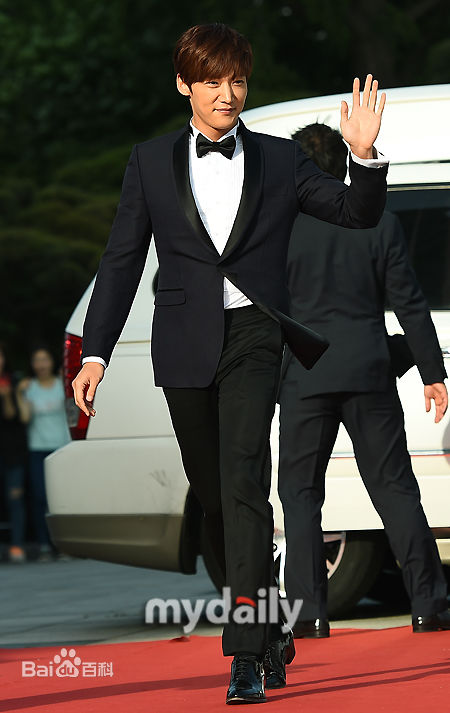 崔振赫（或翻译为崔真赫、崔镇赫）( / Choi Jin Hyuk / Kim Tae Ho)崔振赫活动图册壁纸壁纸