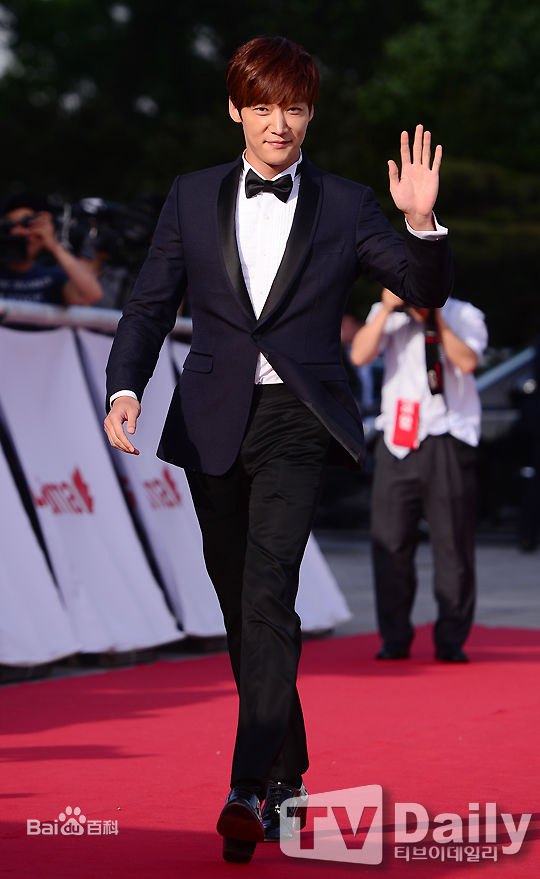 崔振赫（或翻译为崔真赫、崔镇赫）( / Choi Jin Hyuk / Kim Tae Ho)崔振赫活动图册壁纸壁纸