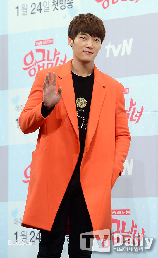 崔振赫（或翻译为崔真赫、崔镇赫）( / Choi Jin Hyuk / Kim Tae Ho)崔振赫活动图册壁纸壁纸