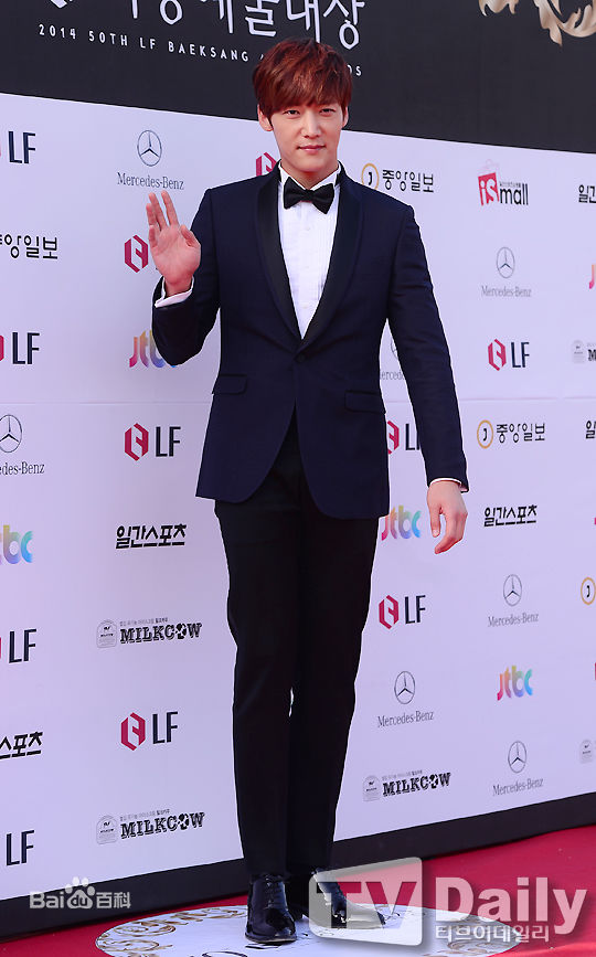 崔振赫（或翻译为崔真赫、崔镇赫）( / Choi Jin Hyuk / Kim Tae Ho)崔振赫活动图册壁纸壁纸