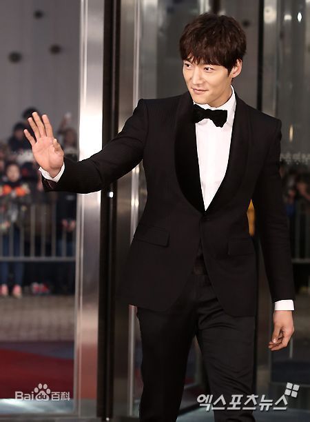 崔振赫（或翻译为崔真赫、崔镇赫）( / Choi Jin Hyuk / Kim Tae Ho)崔振赫活动图册壁纸壁纸