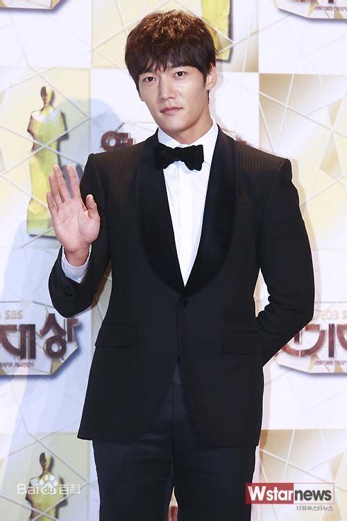 崔振赫（或翻译为崔真赫、崔镇赫）( / Choi Jin Hyuk / Kim Tae Ho)崔振赫活动图册壁纸壁纸