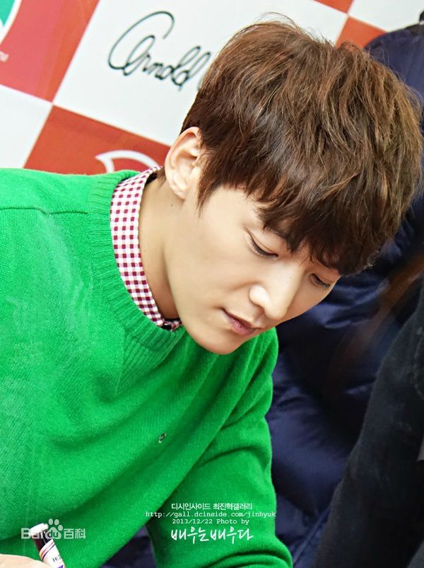 崔振赫（或翻译为崔真赫、崔镇赫）( / Choi Jin Hyuk / Kim Tae Ho)崔振赫活动图册壁纸壁纸