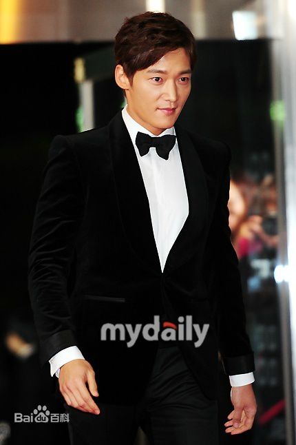 崔振赫（或翻译为崔真赫、崔镇赫）( / Choi Jin Hyuk / Kim Tae Ho)崔振赫活动图册壁纸壁纸