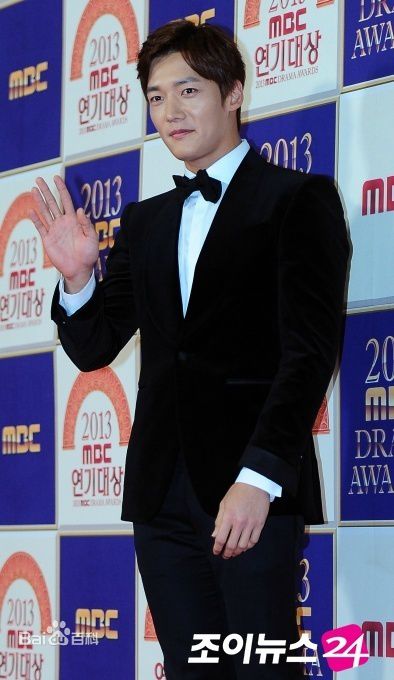 崔振赫（或翻译为崔真赫、崔镇赫）( / Choi Jin Hyuk / Kim Tae Ho)崔振赫活动图册壁纸壁纸