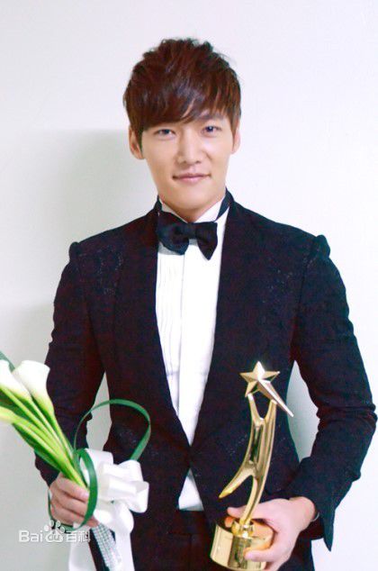 崔振赫（或翻译为崔真赫、崔镇赫）( / Choi Jin Hyuk / Kim Tae Ho)崔振赫活动图册壁纸壁纸