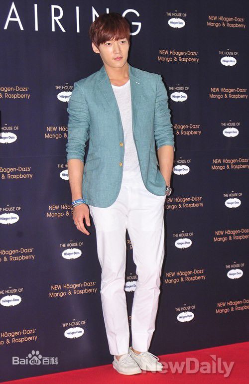 崔振赫（或翻译为崔真赫、崔镇赫）( / Choi Jin Hyuk / Kim Tae Ho)崔振赫活动图册壁纸壁纸