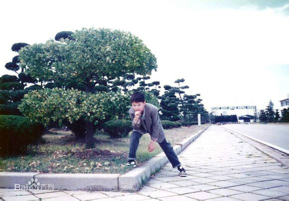 崔振赫（或翻译为崔真赫、崔镇赫）( / Choi Jin Hyuk / Kim Tae Ho)崔振赫儿时照片图册