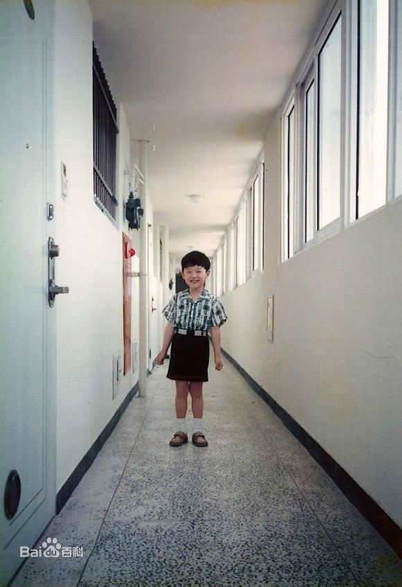 崔振赫（或翻译为崔真赫、崔镇赫）( / Choi Jin Hyuk / Kim Tae Ho)崔振赫儿时照片图册