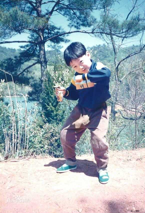 崔振赫（或翻译为崔真赫、崔镇赫）( / Choi Jin Hyuk / Kim Tae Ho)崔振赫儿时照片图册