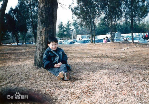 崔振赫（或翻译为崔真赫、崔镇赫）( / Choi Jin Hyuk / Kim Tae Ho)崔振赫儿时照片图册