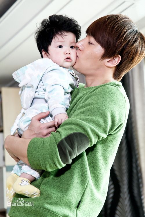 崔振赫（或翻译为崔真赫、崔镇赫）( / Choi Jin Hyuk / Kim Tae Ho)崔振赫作品图册前后照片