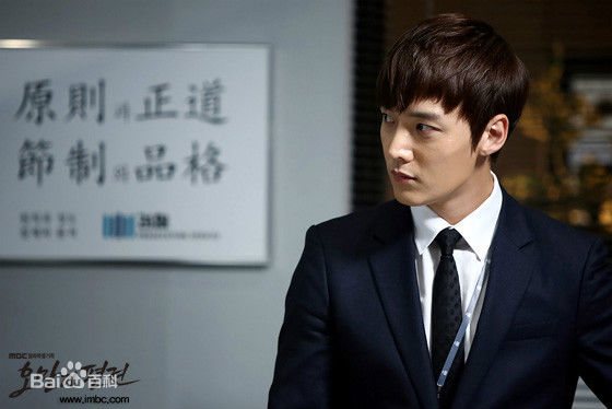 崔振赫（或翻译为崔真赫、崔镇赫）( / Choi Jin Hyuk / Kim Tae Ho)崔振赫作品图册前后照片