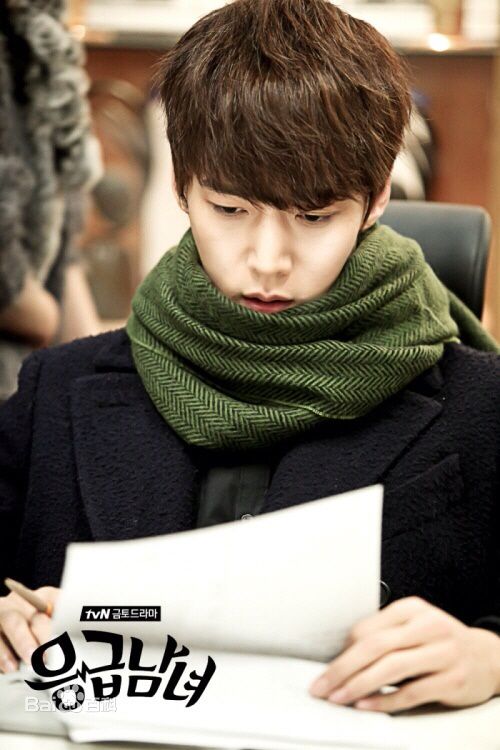 崔振赫（或翻译为崔真赫、崔镇赫）( / Choi Jin Hyuk / Kim Tae Ho)崔振赫作品图册前后照片