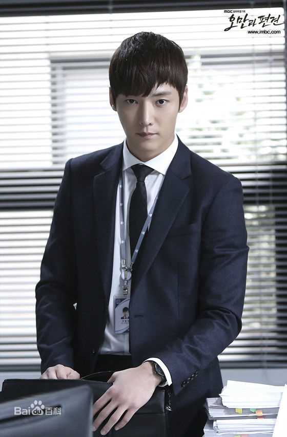 崔振赫（或翻译为崔真赫、崔镇赫）( / Choi Jin Hyuk / Kim Tae Ho)崔振赫作品图册前后照片