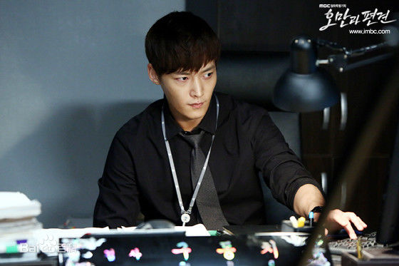 崔振赫（或翻译为崔真赫、崔镇赫）( / Choi Jin Hyuk / Kim Tae Ho)崔振赫作品图册前后照片