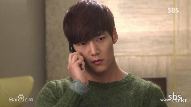 崔振赫（或翻译为崔真赫、崔镇赫）( / Choi Jin Hyuk / Kim Tae Ho)崔振赫作品图册前后照片