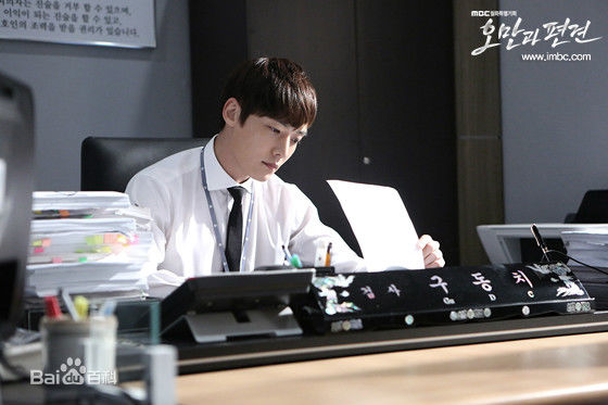 崔振赫（或翻译为崔真赫、崔镇赫）( / Choi Jin Hyuk / Kim Tae Ho)崔振赫作品图册前后照片