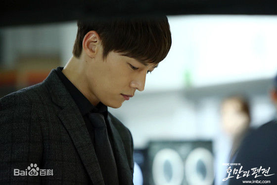 崔振赫（或翻译为崔真赫、崔镇赫）( / Choi Jin Hyuk / Kim Tae Ho)崔振赫作品图册前后照片