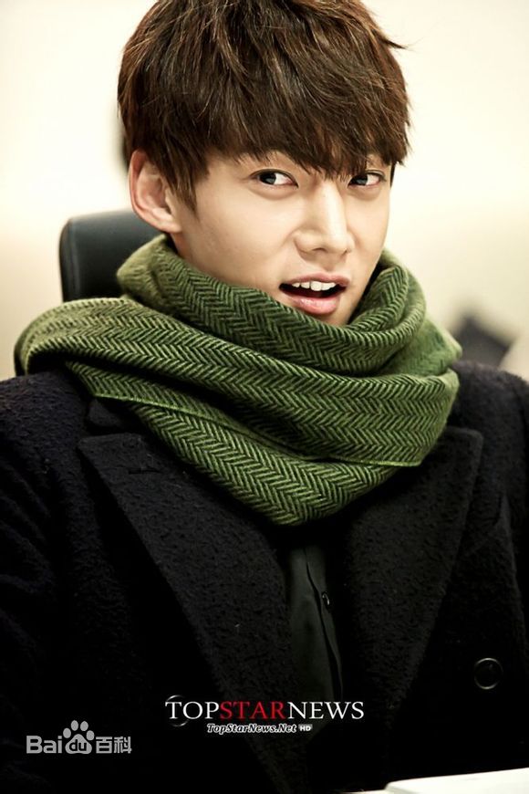 崔振赫（或翻译为崔真赫、崔镇赫）( / Choi Jin Hyuk / Kim Tae Ho)崔振赫作品图册前后照片