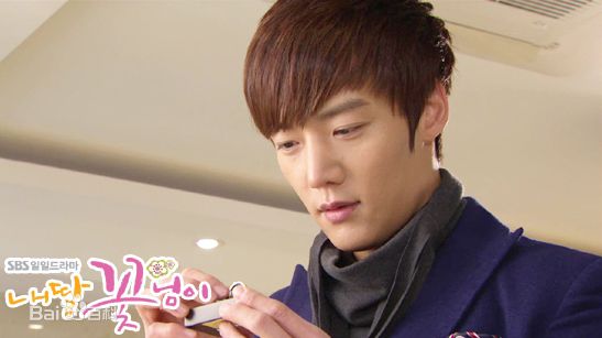 崔振赫（或翻译为崔真赫、崔镇赫）( / Choi Jin Hyuk / Kim Tae Ho)崔振赫作品图册前后照片