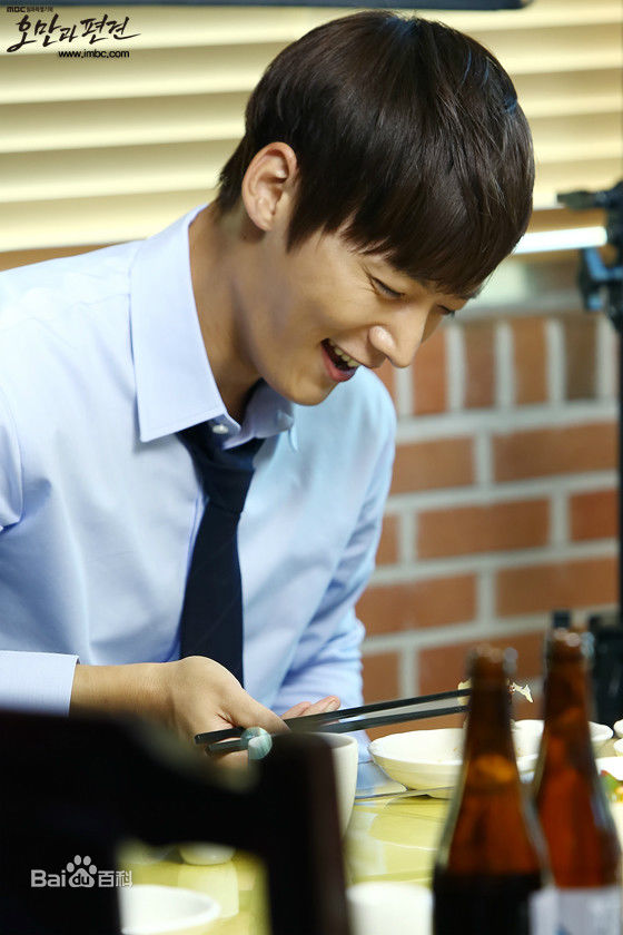 崔振赫（或翻译为崔真赫、崔镇赫）( / Choi Jin Hyuk / Kim Tae Ho)崔振赫作品图册前后照片