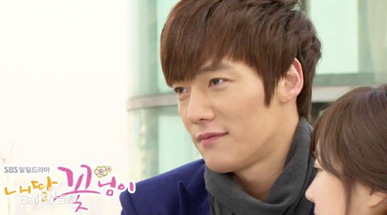 崔振赫（或翻译为崔真赫、崔镇赫）( / Choi Jin Hyuk / Kim Tae Ho)崔振赫作品图册前后照片